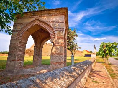 Mittelalterliche Stadtmauern von Ilok