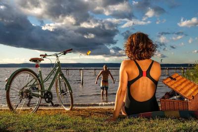 Neusiedler See Radpause im Sonnenuntergang