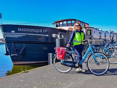 Holland / Belgien - Radfahrer + Schiff Magnifique