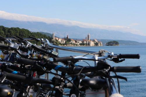 Rab mit Rad und Schiff